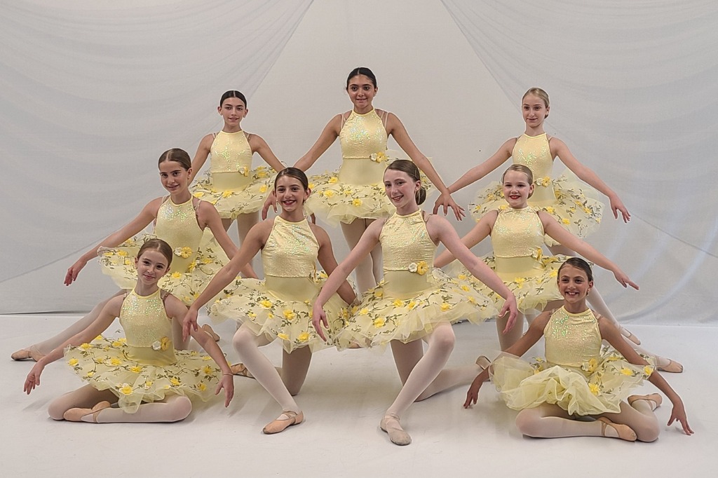 hero-slide3-1080x500 posed dancers from Glen Dance Studio