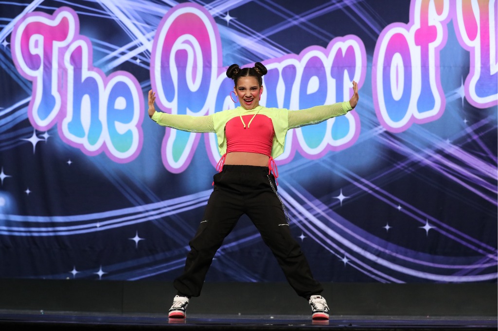 Hero slide 4 Glen Dance Company dancer