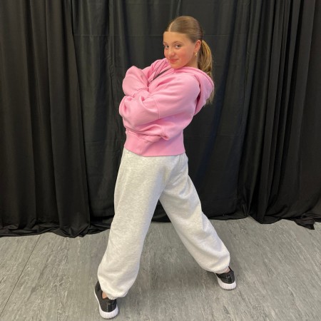 dancer posing left
