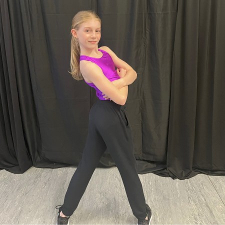 dancer posing right